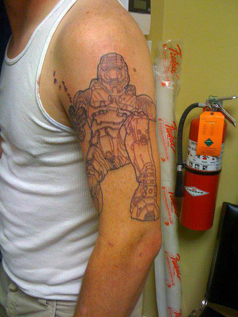 HB 24-11-2011 Master Chief Tattoo 2.jpg