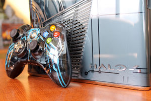 Xbox360S Halo4 manette HB2012 n30.jpg
